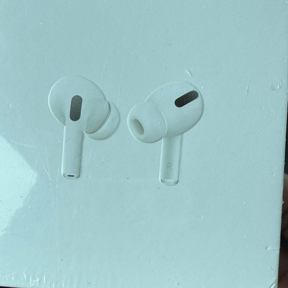 Apple AirPods Pro with MagSafe in White